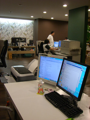 私のデスクから左方面